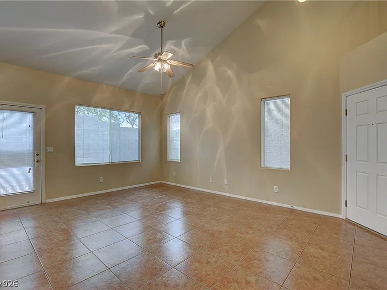 9540 Gibbon Ave — Photo 11