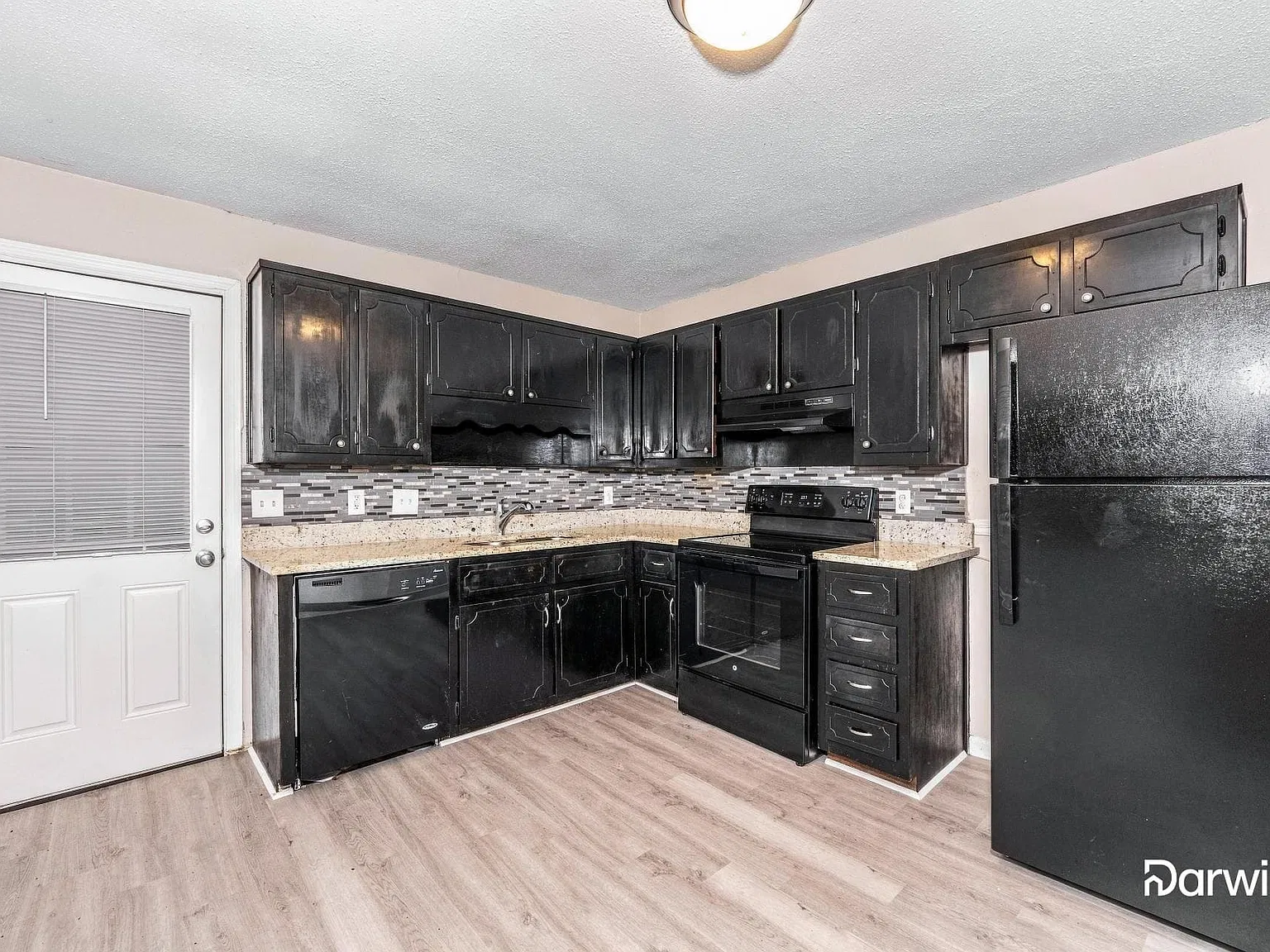 3 bed, 2.0 bath, 1062 sqft, $1,245 — Photo 4