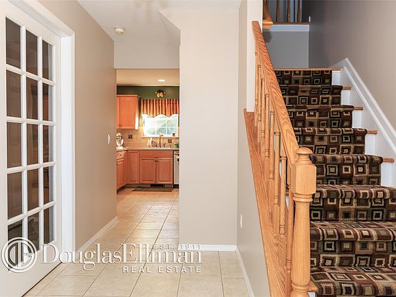 5th image of 57 Bauer Ave