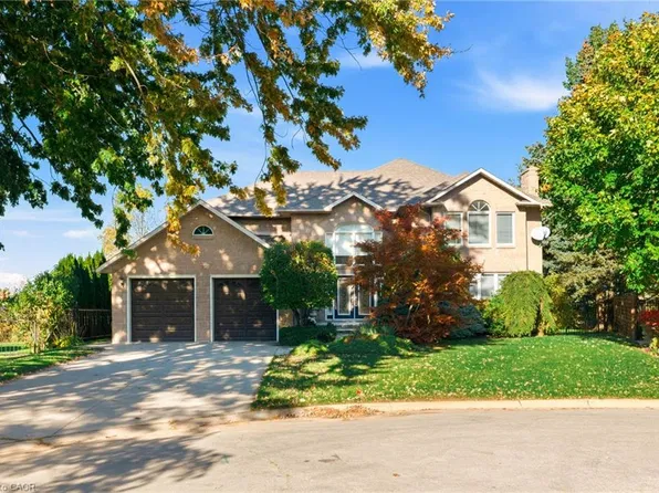 22 Burt Ct, Hamilton, ON L8G 3H4