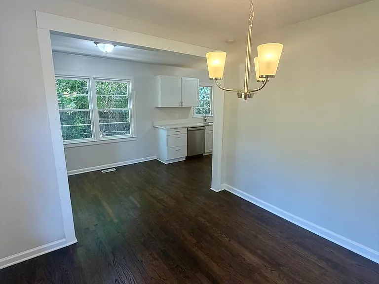 107 Stanley Ter — Photo 10