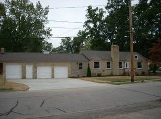 585 Upland Rd, Bay Village, OH 44140