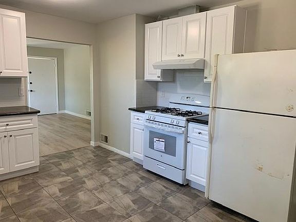 2nd image of 4425 Ellenwood Dr