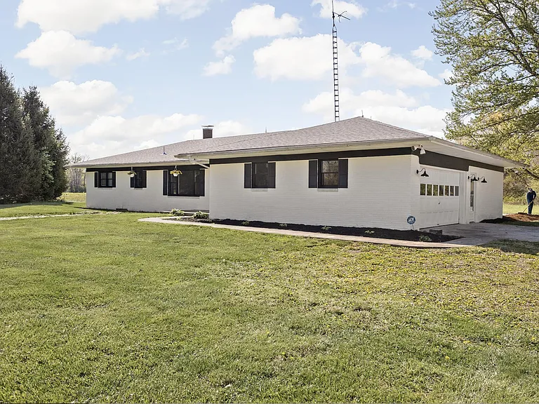 5051 E Moyer Dr — Photo 4