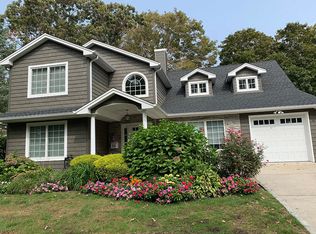 15 Copper Beach Pl, Merrick, NY 11566