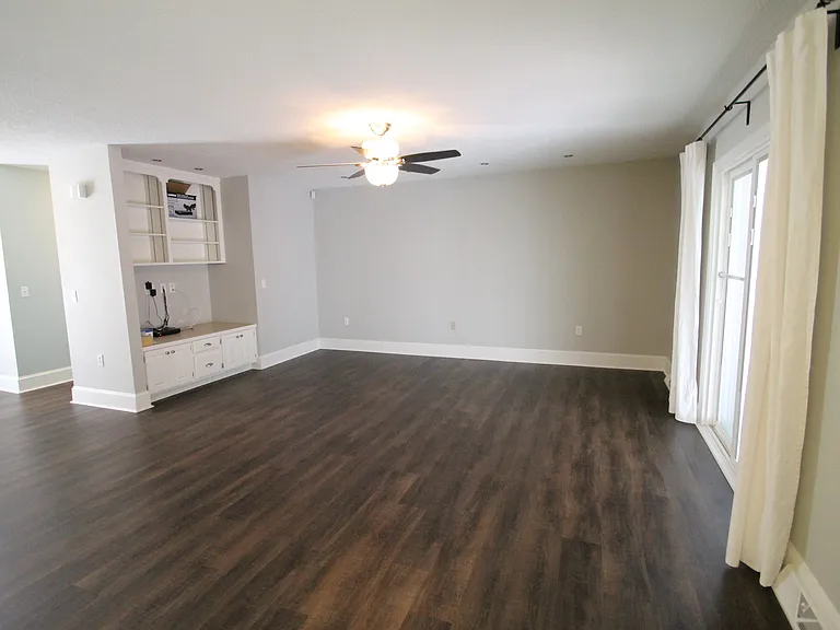 106 Elliott St W — Photo 23