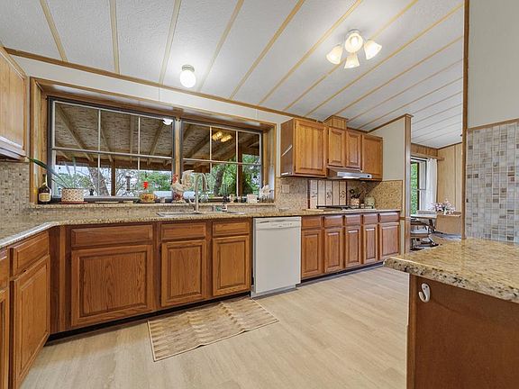 4th image of 305 Silver Hills Rd