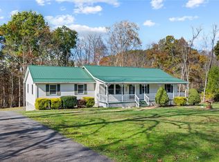 205 Horseshoe Dr, Freeport, PA 16229