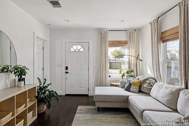 711 Eleanor Ave — Photo 1