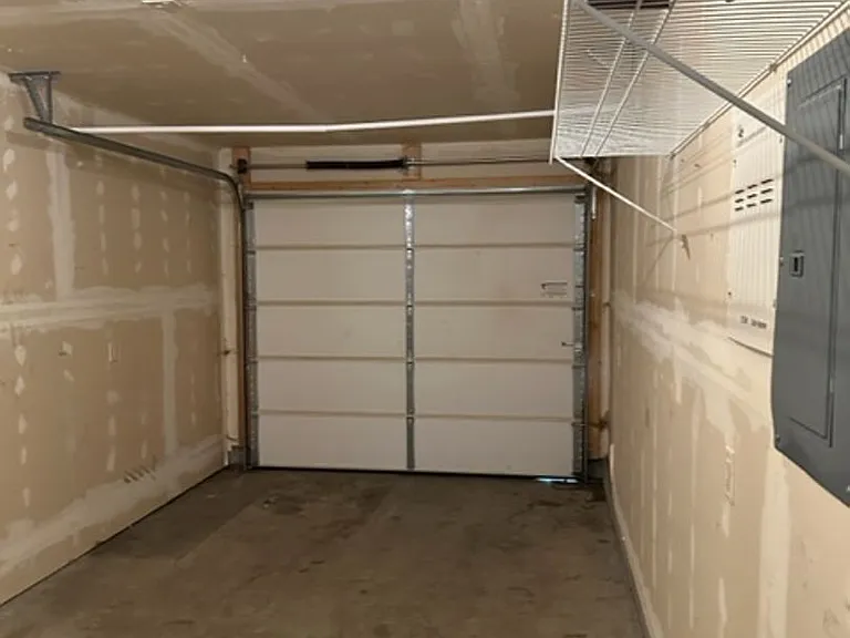 923 Saxon Way — Photo 24