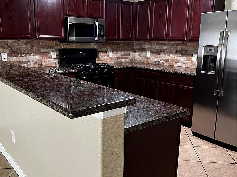 18510 Ranch View Trl — Photo 3