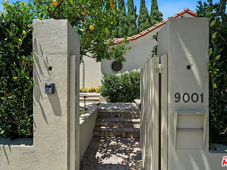 9001 Rosewood Ave — Photo 2