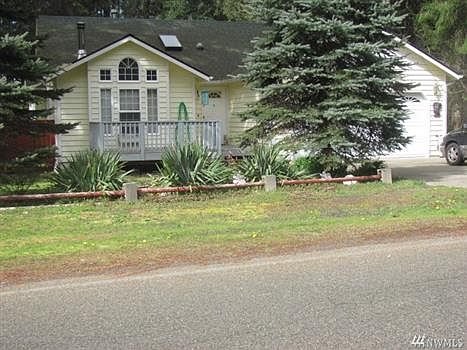 1st image of 121 SE Shadowood Dr