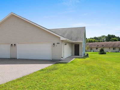 963 Charles Wright Dr, Waupaca, WI, 54981