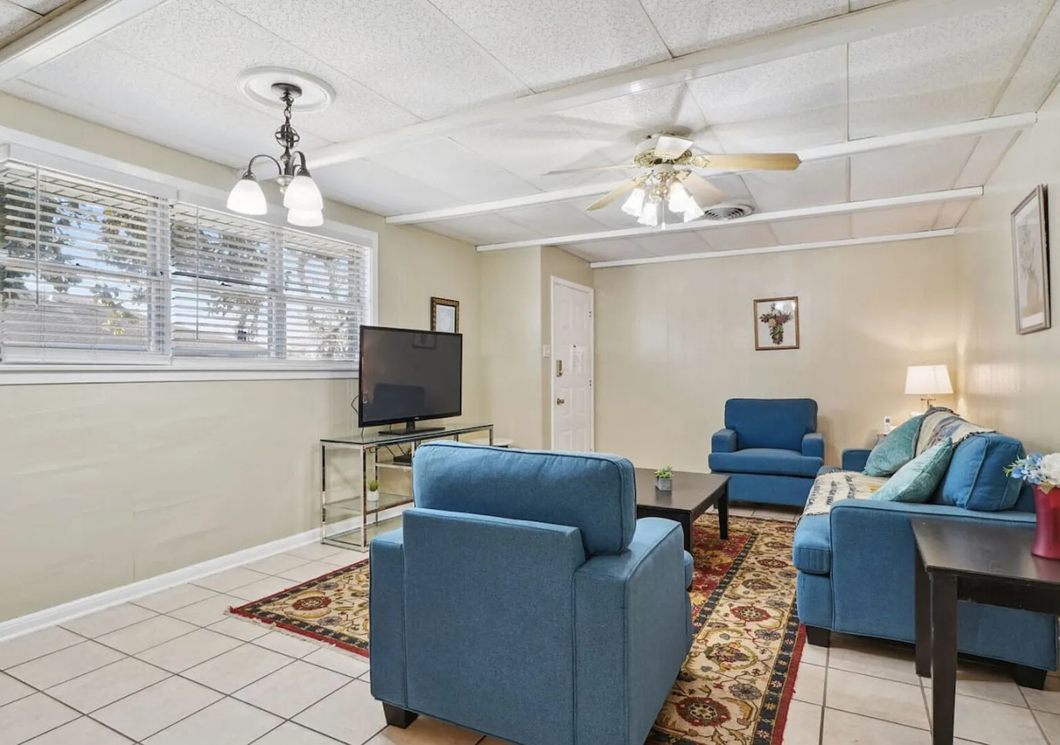 Luxurious 3-Bedroom Retreat: Your Gateway to New Orleans Fun! — Photo 4