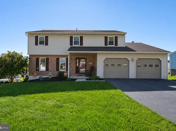 1720 S Mountain Dr, Sinking Spring, PA 19608