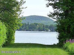 walk to access on Pontoosuc!