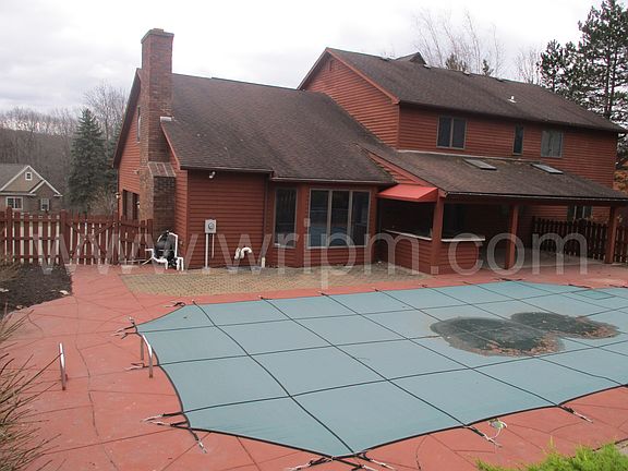 5th image of 18 Hillsboro Dr