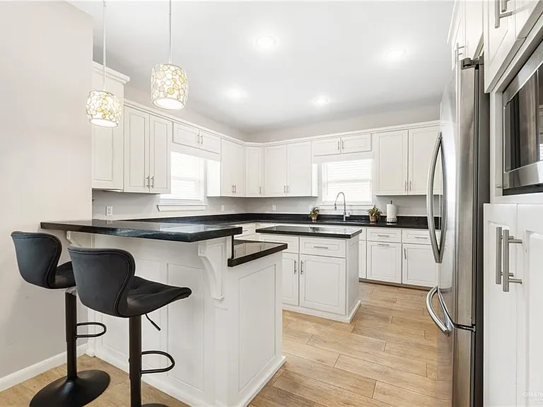 1304 Providence Ave — Photo 11
