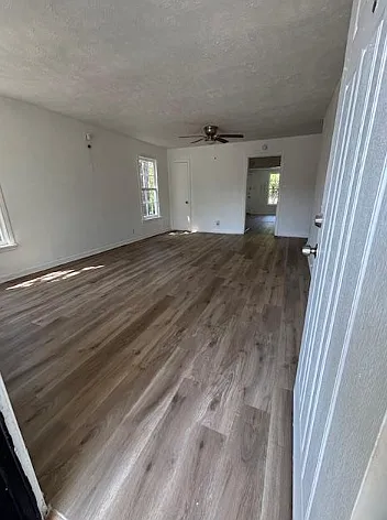 3 bed, 1.0 bath, 1440 sqft, $1,550 — Photo 4