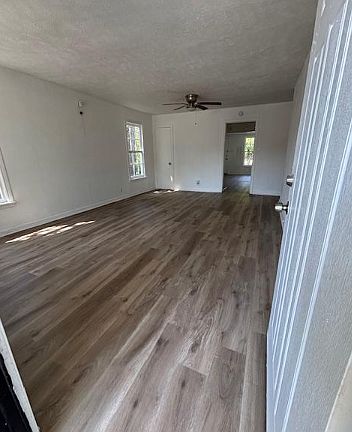 4th image of 2913 Avenue A
