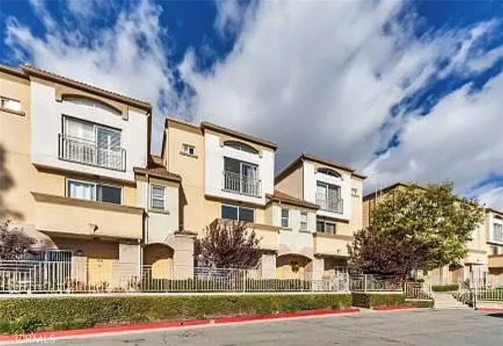 2 bed, 1387 sqft, $3,525 — Photo 1