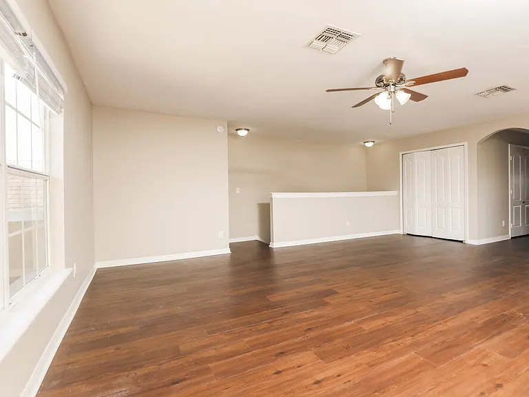 2101 Woodsedge Dr — Photo 16