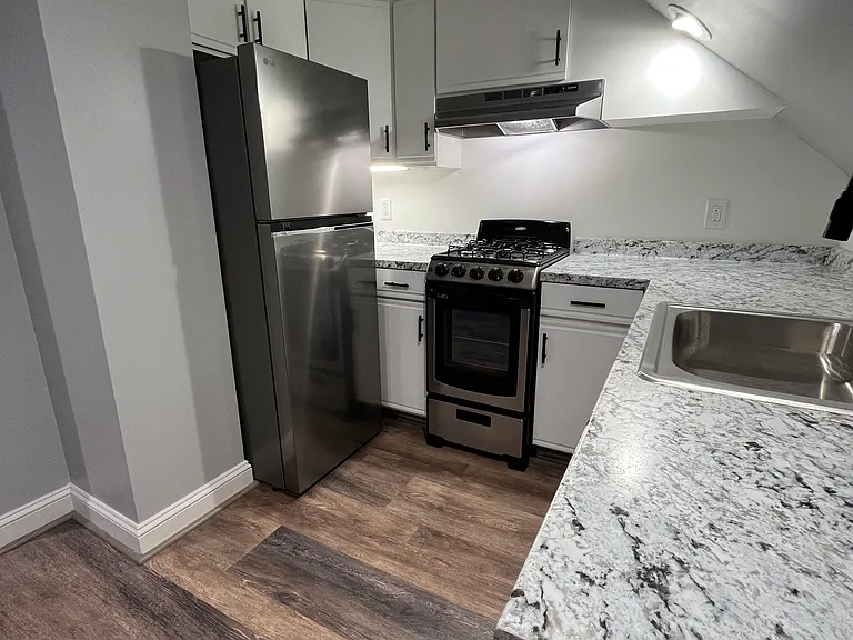 142 Elm St #5 — Photo 3