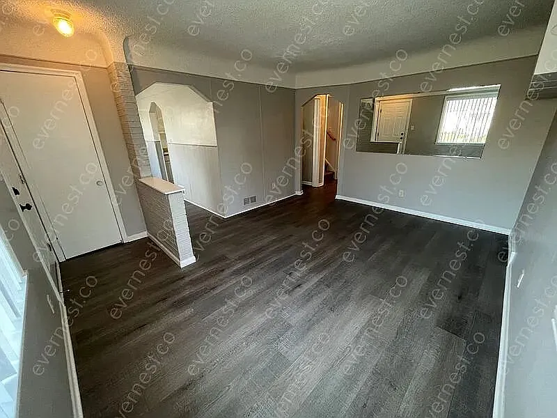 4 bed, 1.0 bath, 1197 sqft, $1,555 — Photo 4