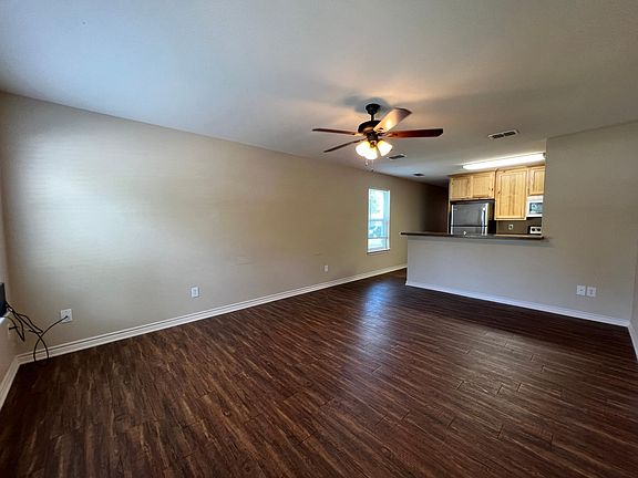 2nd image of 1106 W Jones St #103