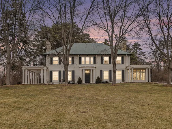 3215 W Dobson Pl, Ann Arbor, MI 48105