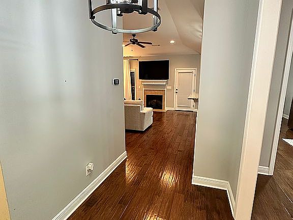 3rd image of 7923 Meadowlake Dr W
