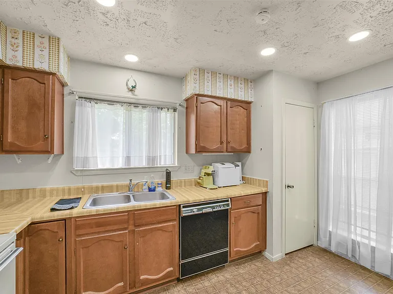16323 Summer Dawn Ln — Photo 11