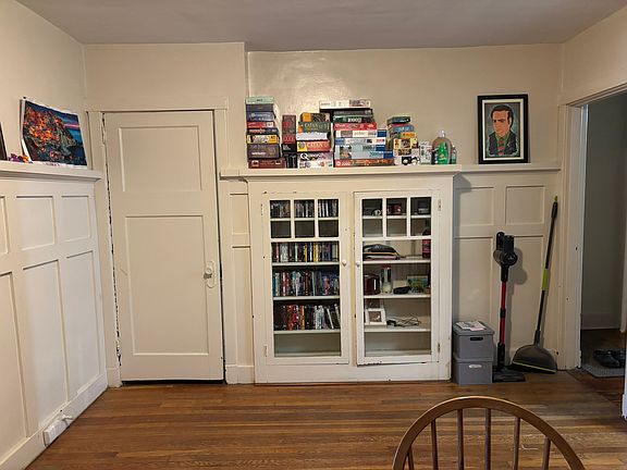 Built-ins in dining room