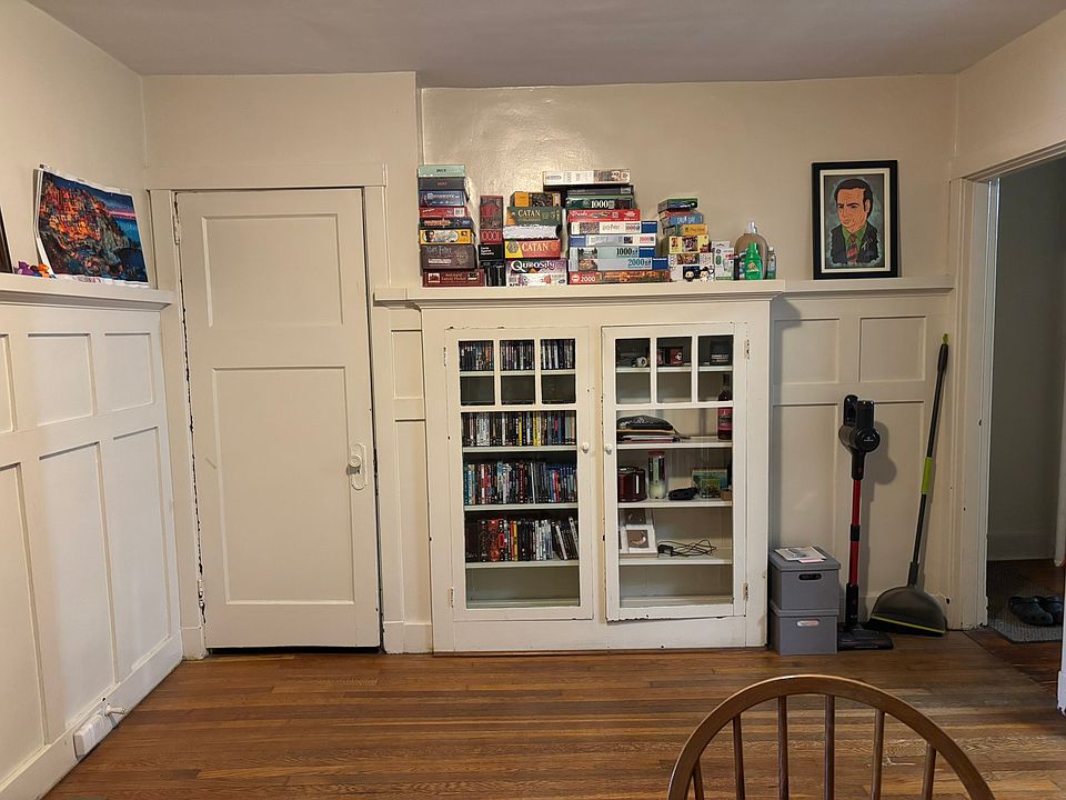 Built-ins in dining room