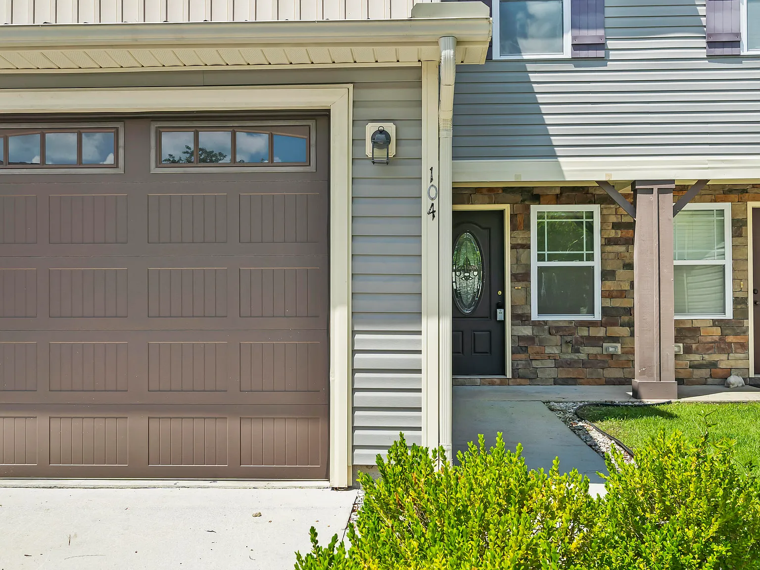 2 bed, 2.5 bath, 1421 sqft, $1,450 — Photo 3