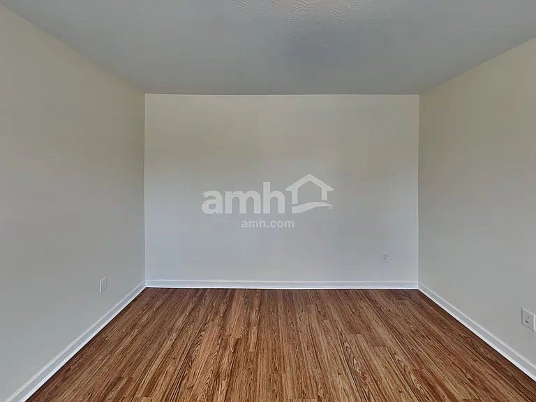 320 Abbey Ave — Photo 7