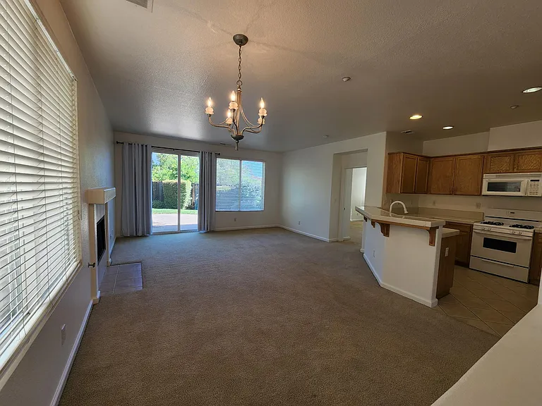 2357 Saint Augustine Dr — Photo 22