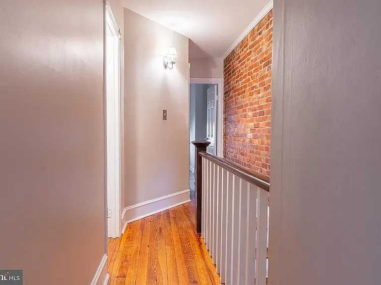 1613 Laurel St — Photo 8