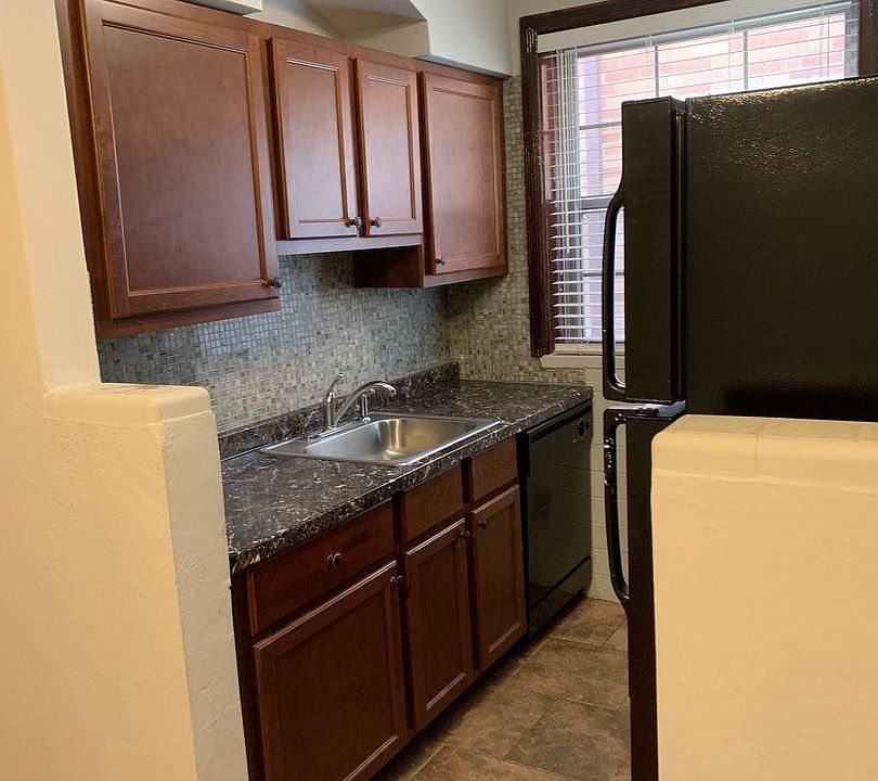 1st image of 6330 Bancroft Ave #1W