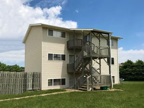1220 E Clark St #1, Vermillion, SD 57069