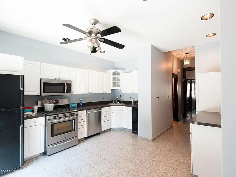 527 E 4th St #1 — Photo 4