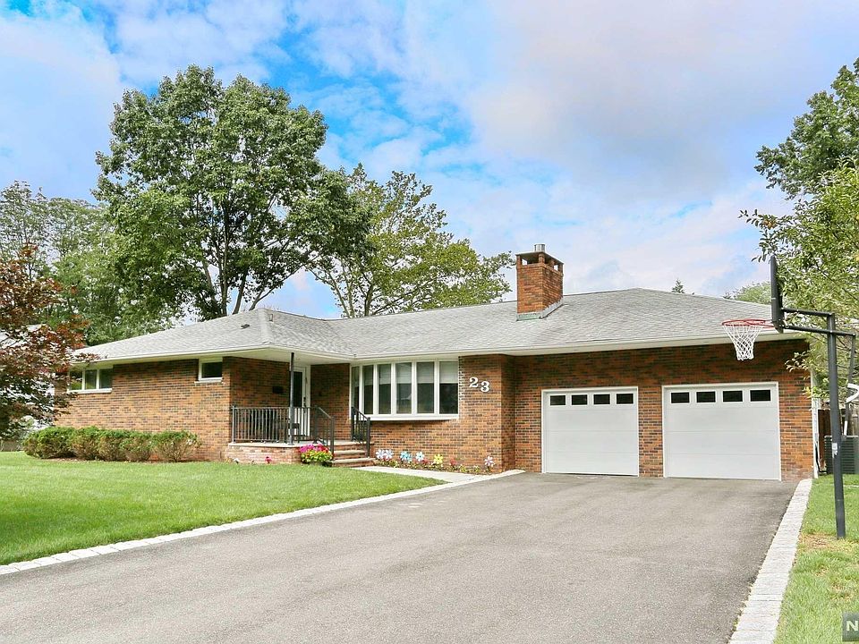 1st image of 23 Fernwood Dr