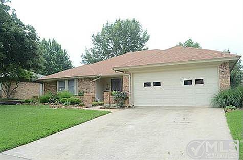 2nd image of 2816 Live Oak Ln