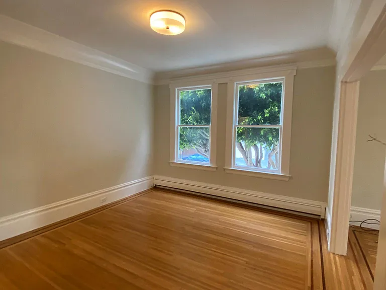 BONUS ROOM AND LOTS OF WINDOWS