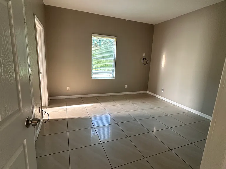 2701 Waver St — Photo 9