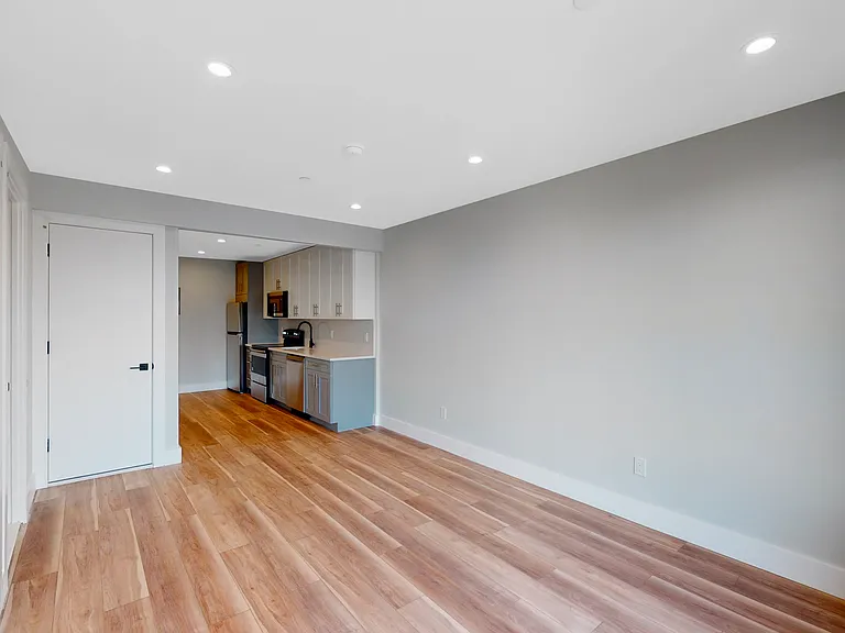 802 Howard Ave #4B — Photo 4