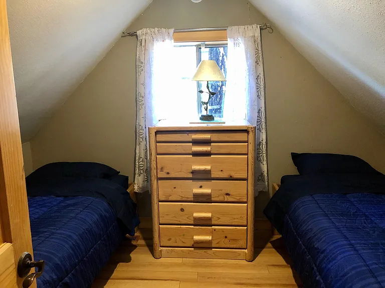 Upstairs Bedroom 2