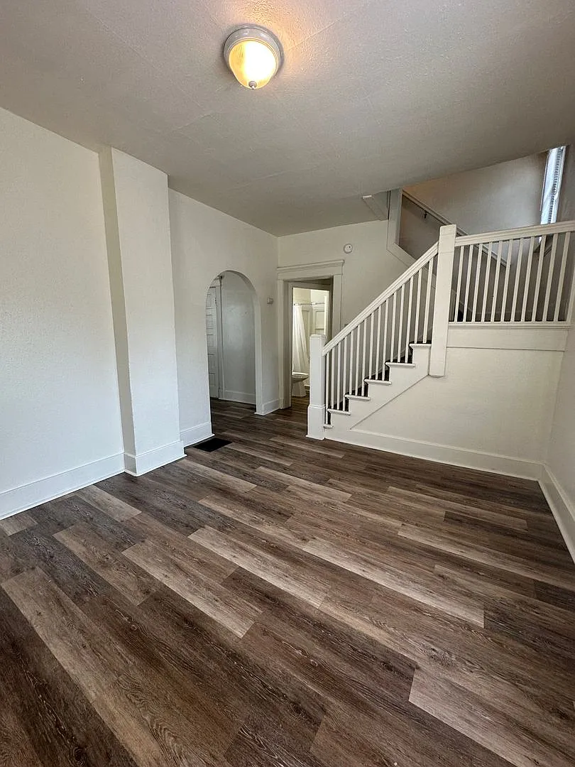 Beautiful 4 bedroom house available NOW — Photo 4