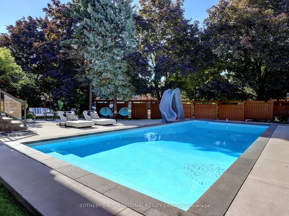 1939 Calgary Ct, Mississauga, ON L5H 4J1